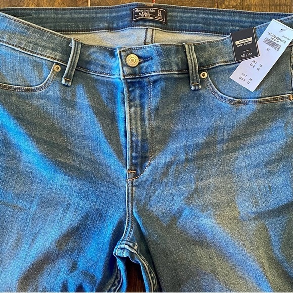 Abercrombie & Fitch Mid Rise Jean Legging, Medium Wash, Size: 32/14R - Picture 4 of 7